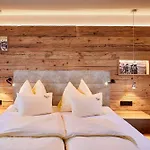 Bauernhof Oberschwarzach Hotel 4*
