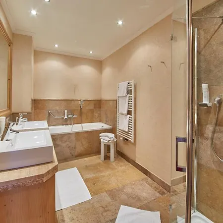 فندق Bauernhof Oberschwarzach 4*